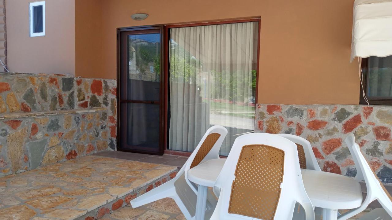 Molos Palairos Bagian luar foto